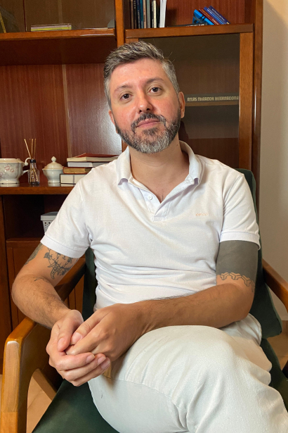 Flavio Siqueroli CRP 06/209492 Orientado pela abordagem Fenomenologia Existencial, atende adolescentes, adultos e idosos.